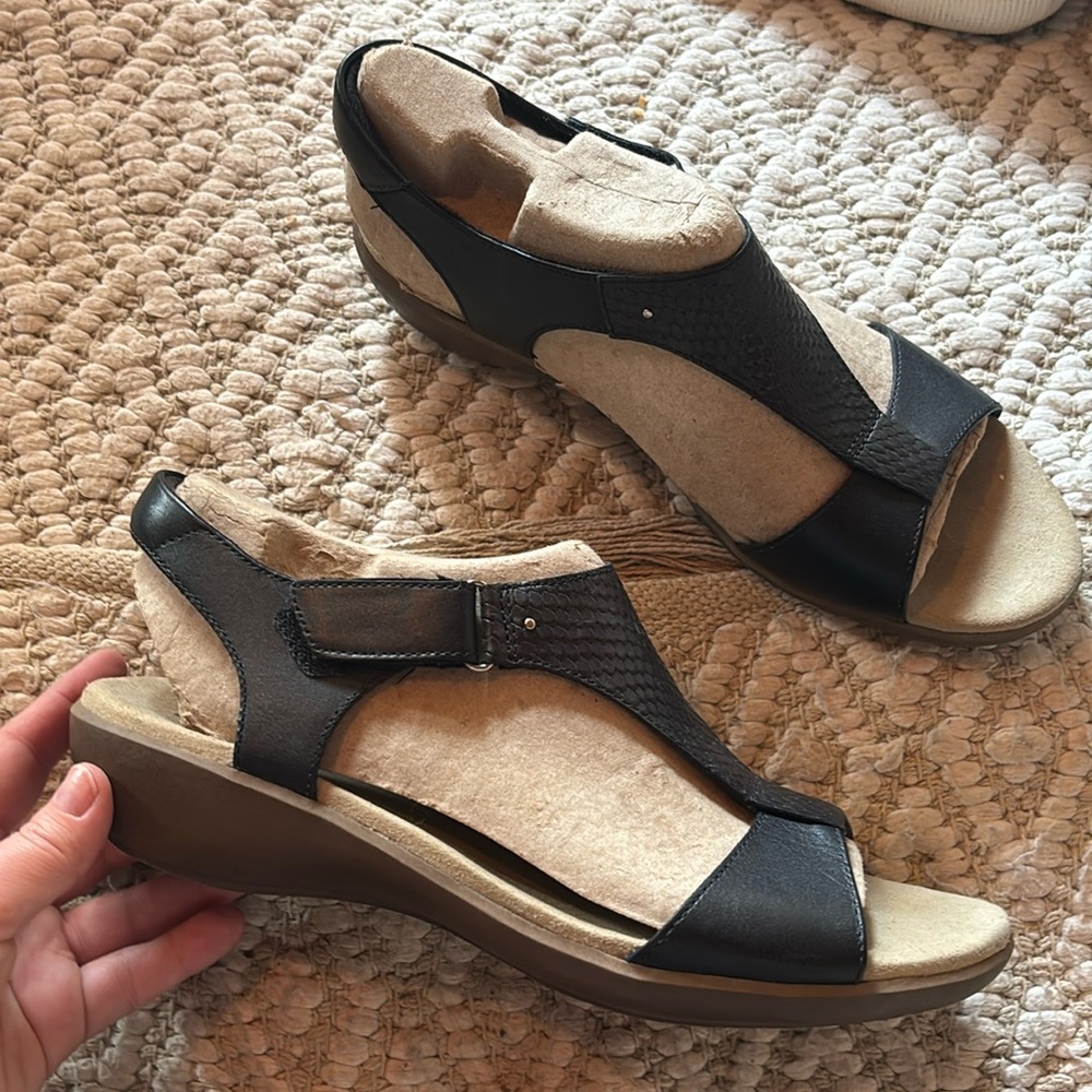 Clarks Black and Tan Women's Sandals